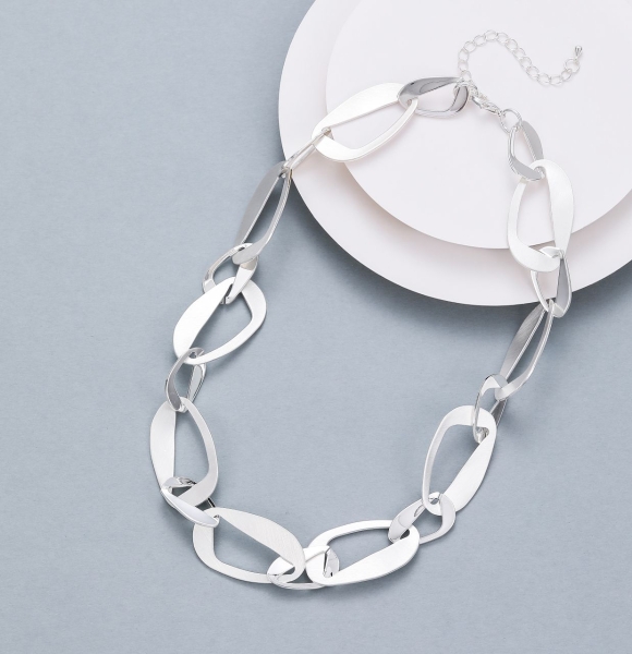 chunky-mishaped-oval-short-necklace-silver