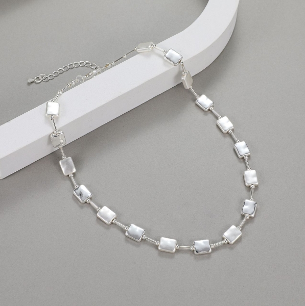 mottled-oblong-discs-linked-short-necklace-silver