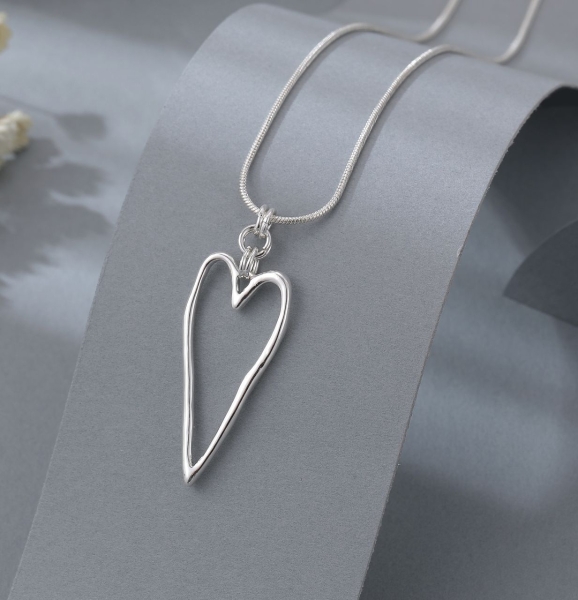 simple-pointed-heart-pendant-on-short-necklace-silver