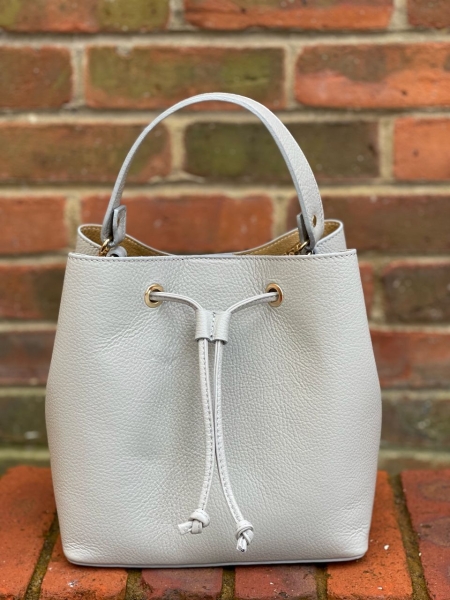 italian-leather-bucket-tassel-shoulder-bag-light-grey